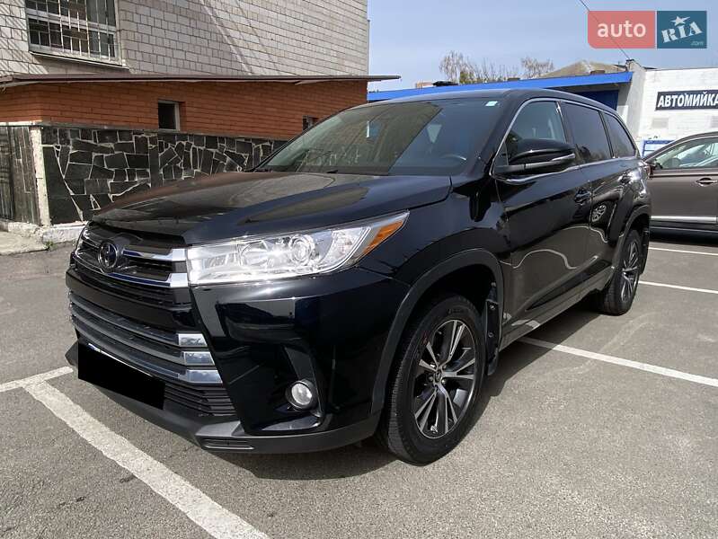 Внедорожник / Кроссовер Toyota Highlander 2018 в Киеве
