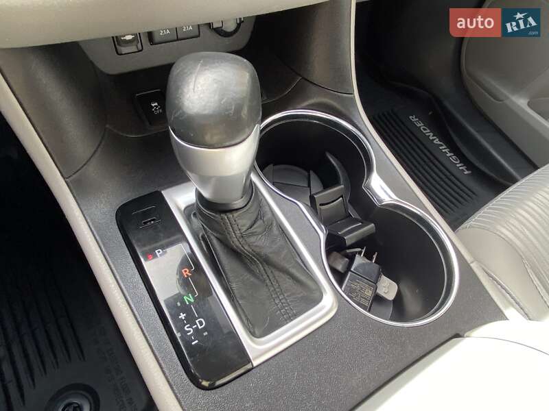 Внедорожник / Кроссовер Toyota Highlander 2018 в Киеве