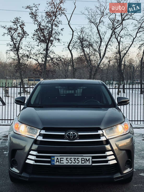Внедорожник / Кроссовер Toyota Highlander 2017 в Днепре