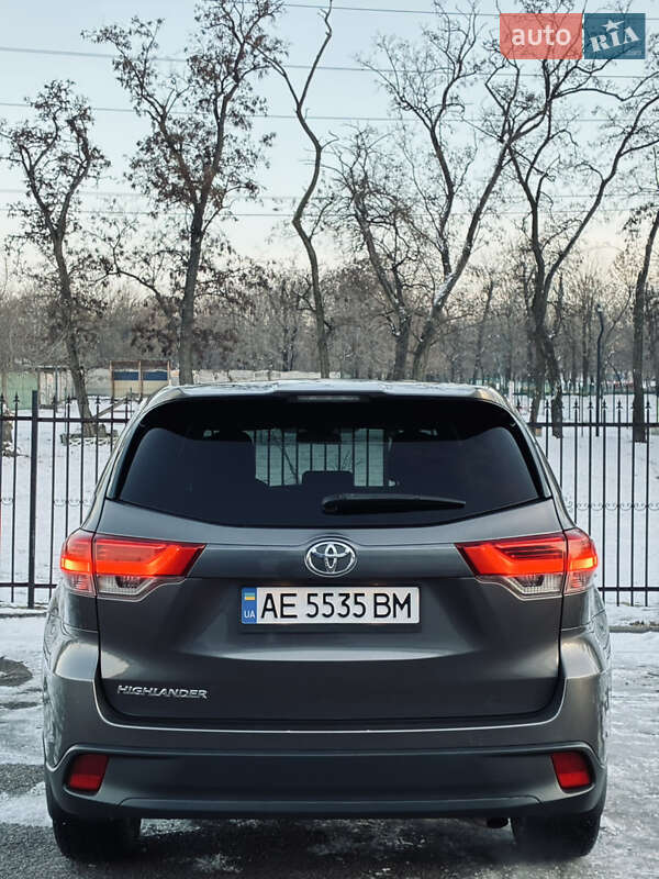 Внедорожник / Кроссовер Toyota Highlander 2017 в Днепре