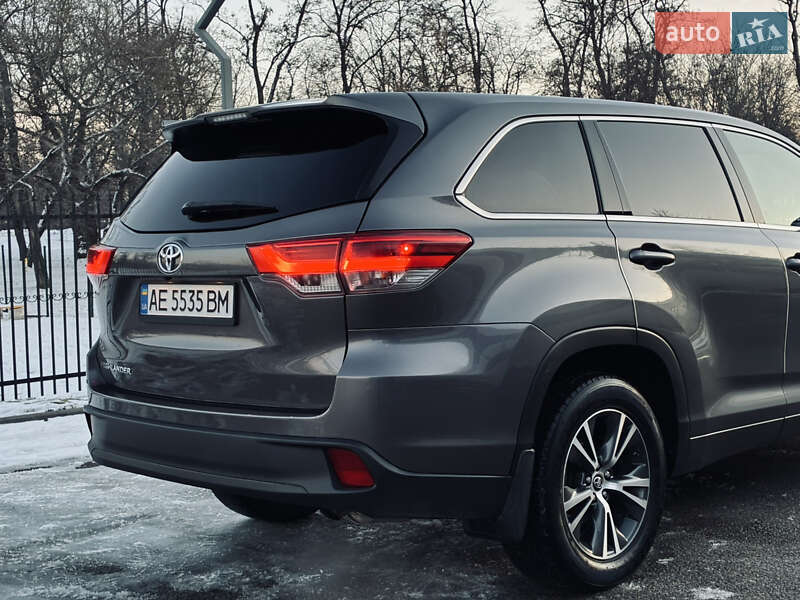 Внедорожник / Кроссовер Toyota Highlander 2017 в Днепре