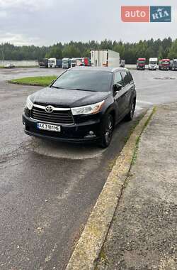 Позашляховик / Кросовер Toyota Highlander 2016 в Мукачевому