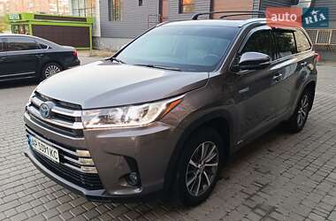 Внедорожник / Кроссовер Toyota Highlander 2017 в Днепре