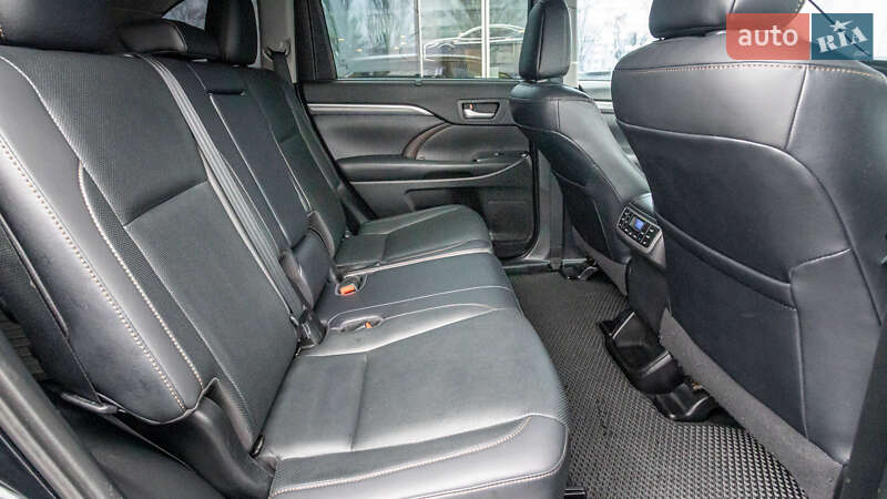 Внедорожник / Кроссовер Toyota Highlander 2019 в Днепре