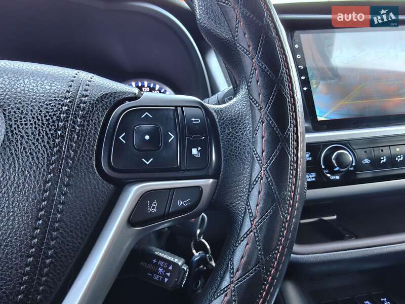 Позашляховик / Кросовер Toyota Highlander 2017 в Києві