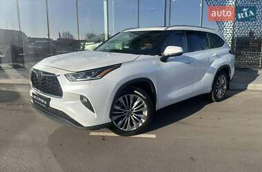 Внедорожник / Кроссовер Toyota Highlander 2022 в Киеве