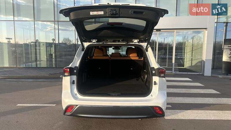 Позашляховик / Кросовер Toyota Highlander 2022 в Києві