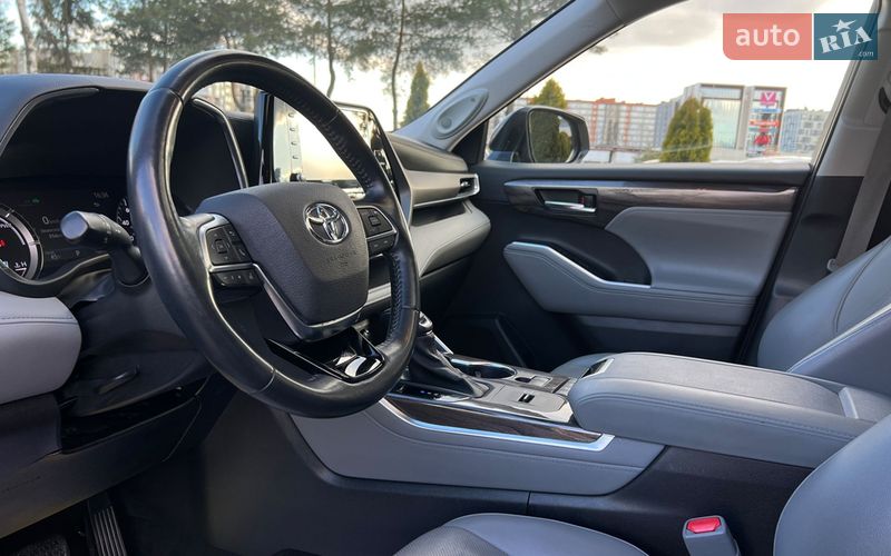 Внедорожник / Кроссовер Toyota Highlander 2020 в Львове