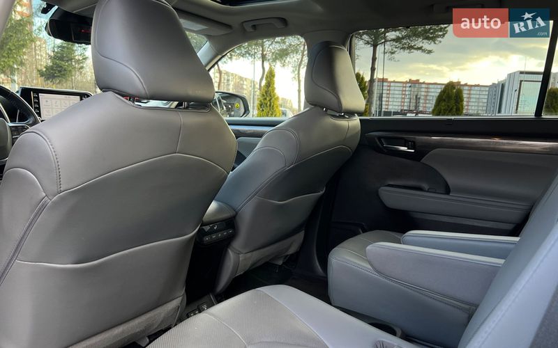 Внедорожник / Кроссовер Toyota Highlander 2020 в Львове