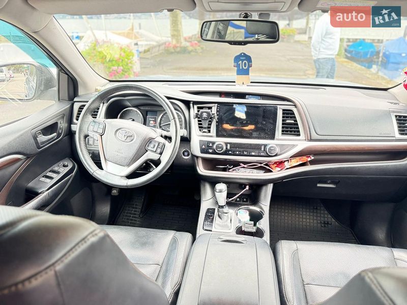 Позашляховик / Кросовер Toyota Highlander 2016 в Львові