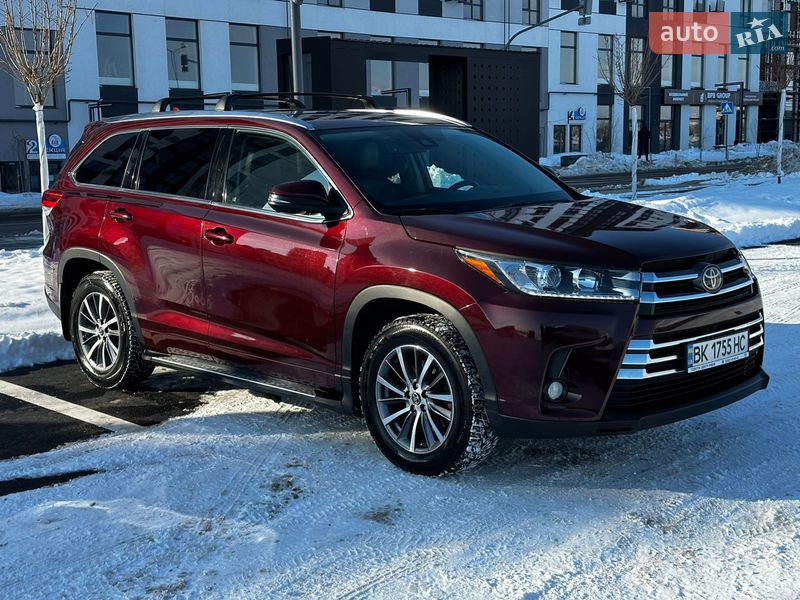 Внедорожник / Кроссовер Toyota Highlander 2018 в Ровно