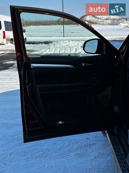 Внедорожник / Кроссовер Toyota Highlander 2018 в Ровно