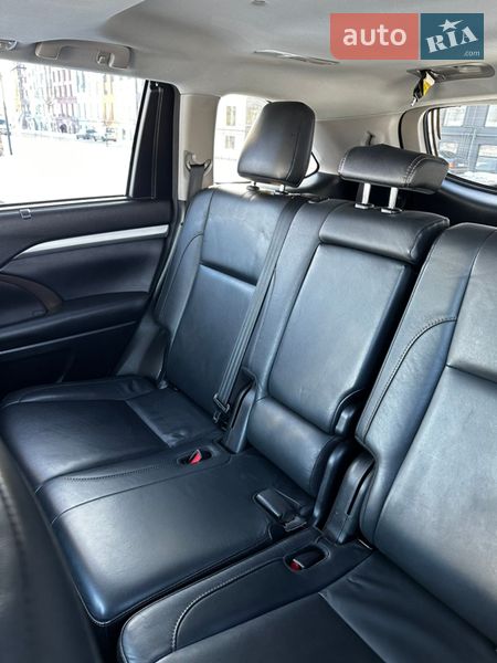 Внедорожник / Кроссовер Toyota Highlander 2018 в Ровно