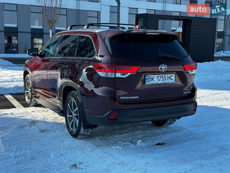 Внедорожник / Кроссовер Toyota Highlander 2018 в Ровно