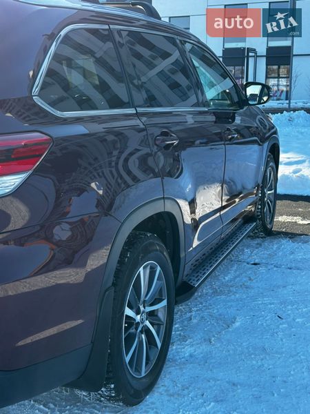 Внедорожник / Кроссовер Toyota Highlander 2018 в Ровно