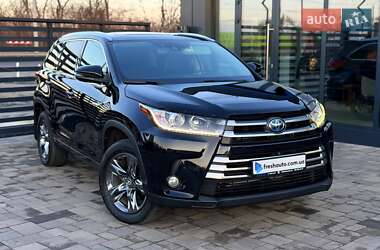Внедорожник / Кроссовер Toyota Highlander 2018 в Ровно