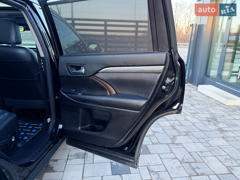Внедорожник / Кроссовер Toyota Highlander 2018 в Ровно