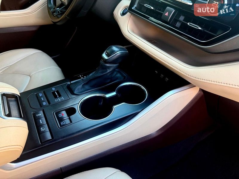 Позашляховик / Кросовер Toyota Highlander 2020 в Хмельницькому