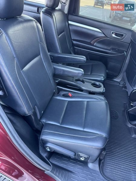 Внедорожник / Кроссовер Toyota Highlander 2016 в Киеве