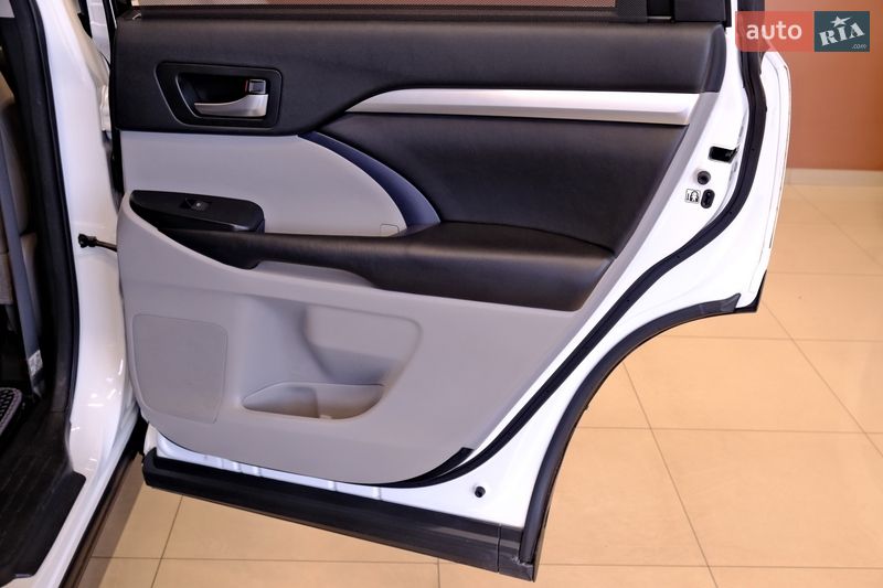 Внедорожник / Кроссовер Toyota Highlander 2017 в Одессе