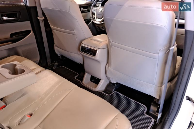 Внедорожник / Кроссовер Toyota Highlander 2017 в Одессе