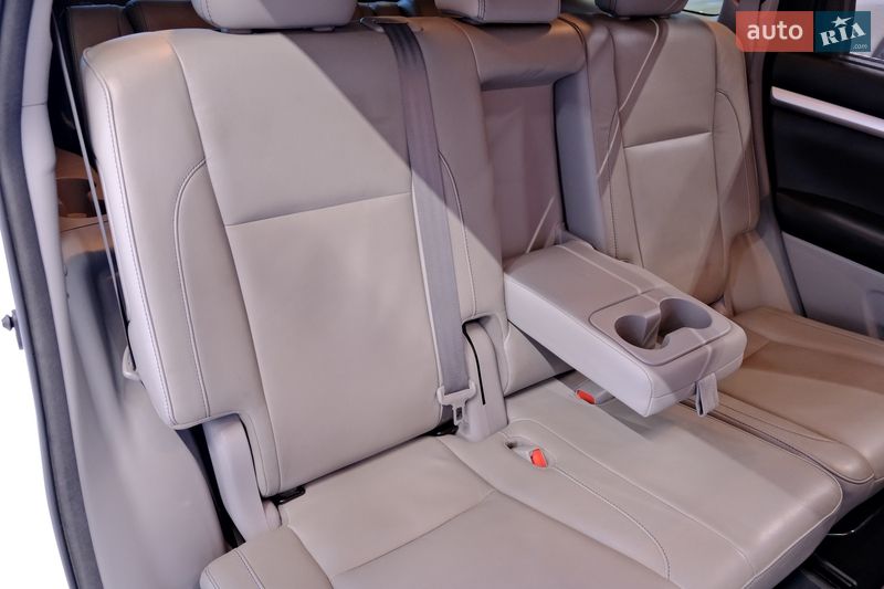 Внедорожник / Кроссовер Toyota Highlander 2017 в Одессе