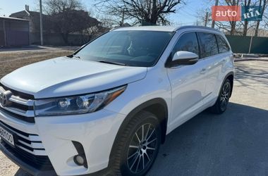 Позашляховик / Кросовер Toyota Highlander 2017 в Харкові
