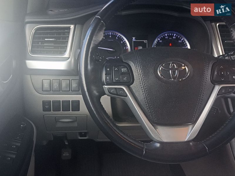 Позашляховик / Кросовер Toyota Highlander 2018 в Києві