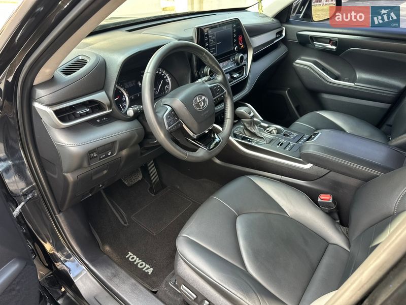 Позашляховик / Кросовер Toyota Highlander 2020 в Києві