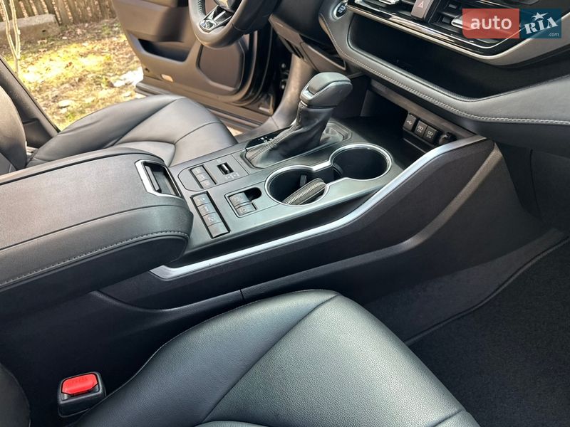 Позашляховик / Кросовер Toyota Highlander 2020 в Києві
