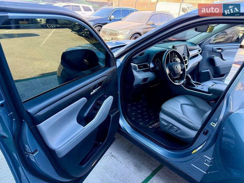 Позашляховик / Кросовер Toyota Highlander 2021 в Києві