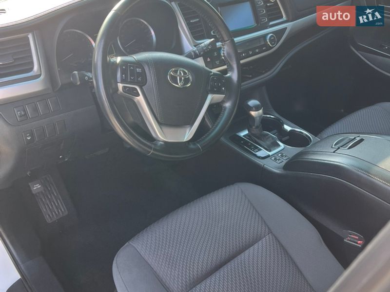 Позашляховик / Кросовер Toyota Highlander 2017 в Ніжині
