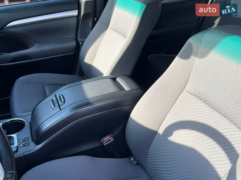 Позашляховик / Кросовер Toyota Highlander 2017 в Ніжині
