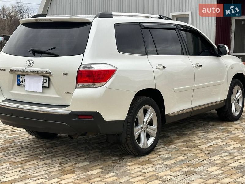 Внедорожник / Кроссовер Toyota Highlander 2012 в Чугуеве