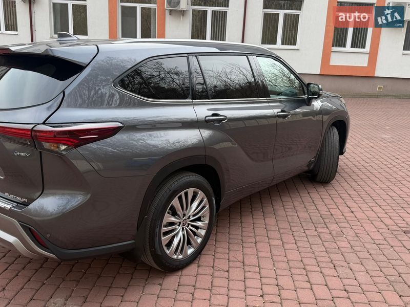 Внедорожник / Кроссовер Toyota Highlander 2025 в Львове