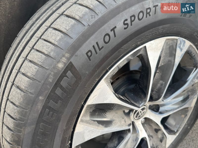 Внедорожник / Кроссовер Toyota Highlander 2020 в Киеве