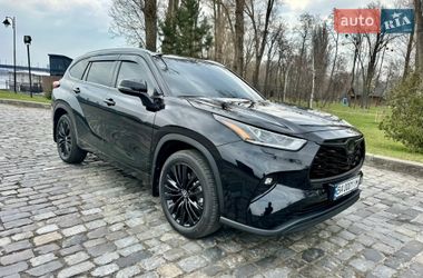 Позашляховик / Кросовер Toyota Highlander 2022 в Києві