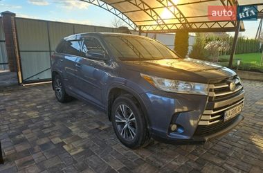 Внедорожник / Кроссовер Toyota Highlander 2017 в Киеве