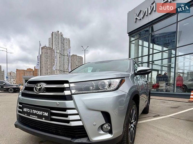 Внедорожник / Кроссовер Toyota Highlander 2017 в Киеве