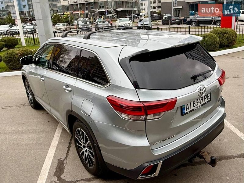 Внедорожник / Кроссовер Toyota Highlander 2017 в Киеве