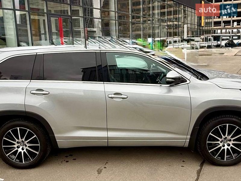Внедорожник / Кроссовер Toyota Highlander 2017 в Киеве