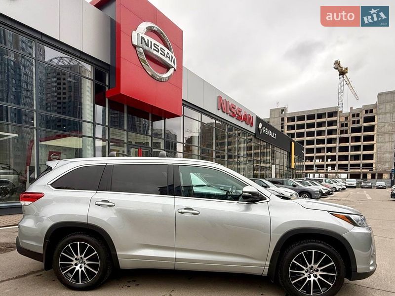 Внедорожник / Кроссовер Toyota Highlander 2017 в Киеве