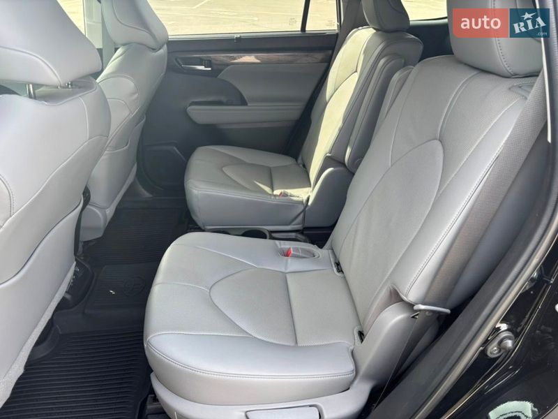 Внедорожник / Кроссовер Toyota Highlander 2023 в Днепре