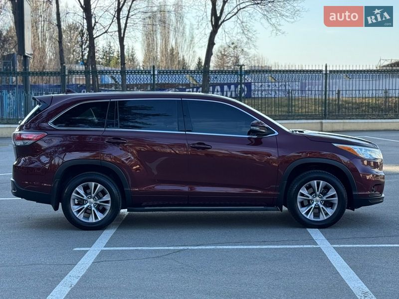 Позашляховик / Кросовер Toyota Highlander 2015 в Києві