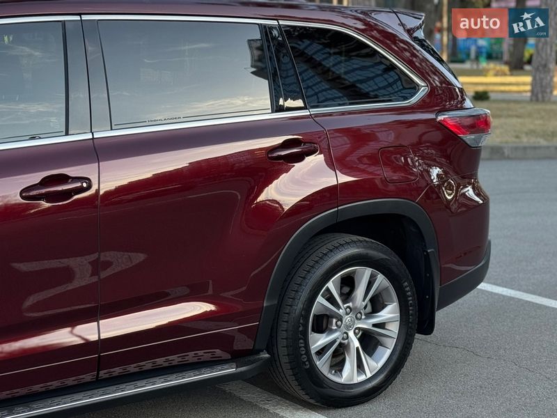 Позашляховик / Кросовер Toyota Highlander 2015 в Києві