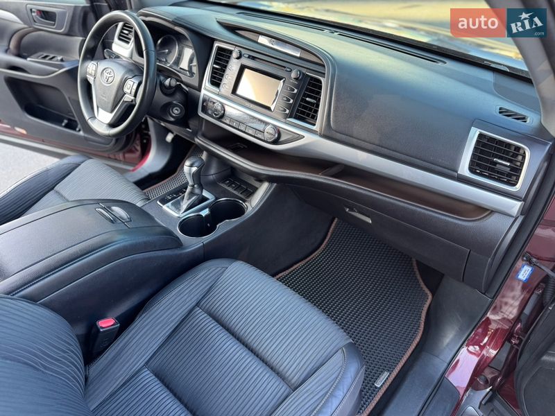 Позашляховик / Кросовер Toyota Highlander 2015 в Києві