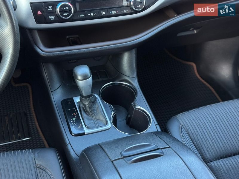 Позашляховик / Кросовер Toyota Highlander 2015 в Києві