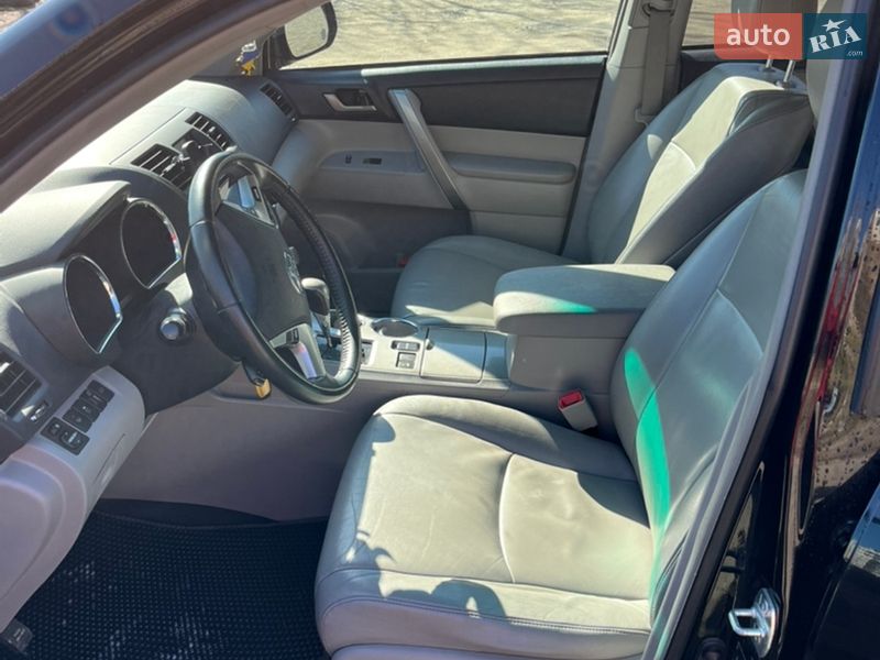 Позашляховик / Кросовер Toyota Highlander 2013 в Вишгороді