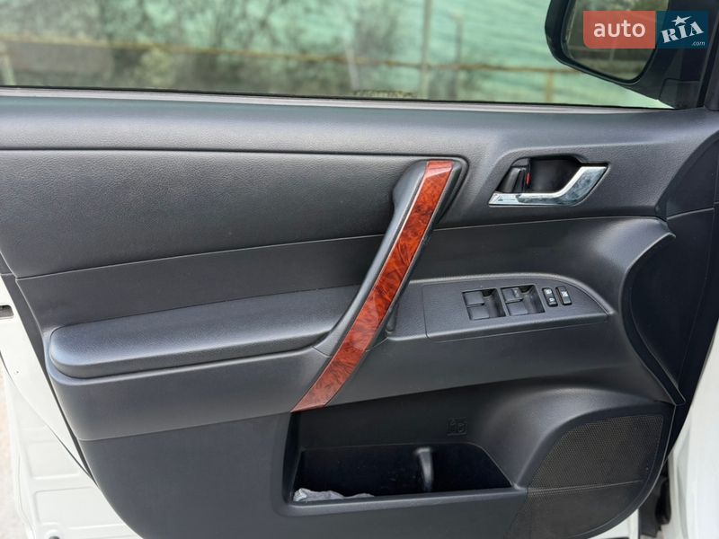 Позашляховик / Кросовер Toyota Highlander 2013 в Одесі