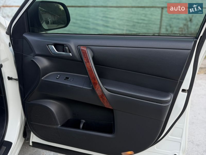 Позашляховик / Кросовер Toyota Highlander 2013 в Одесі